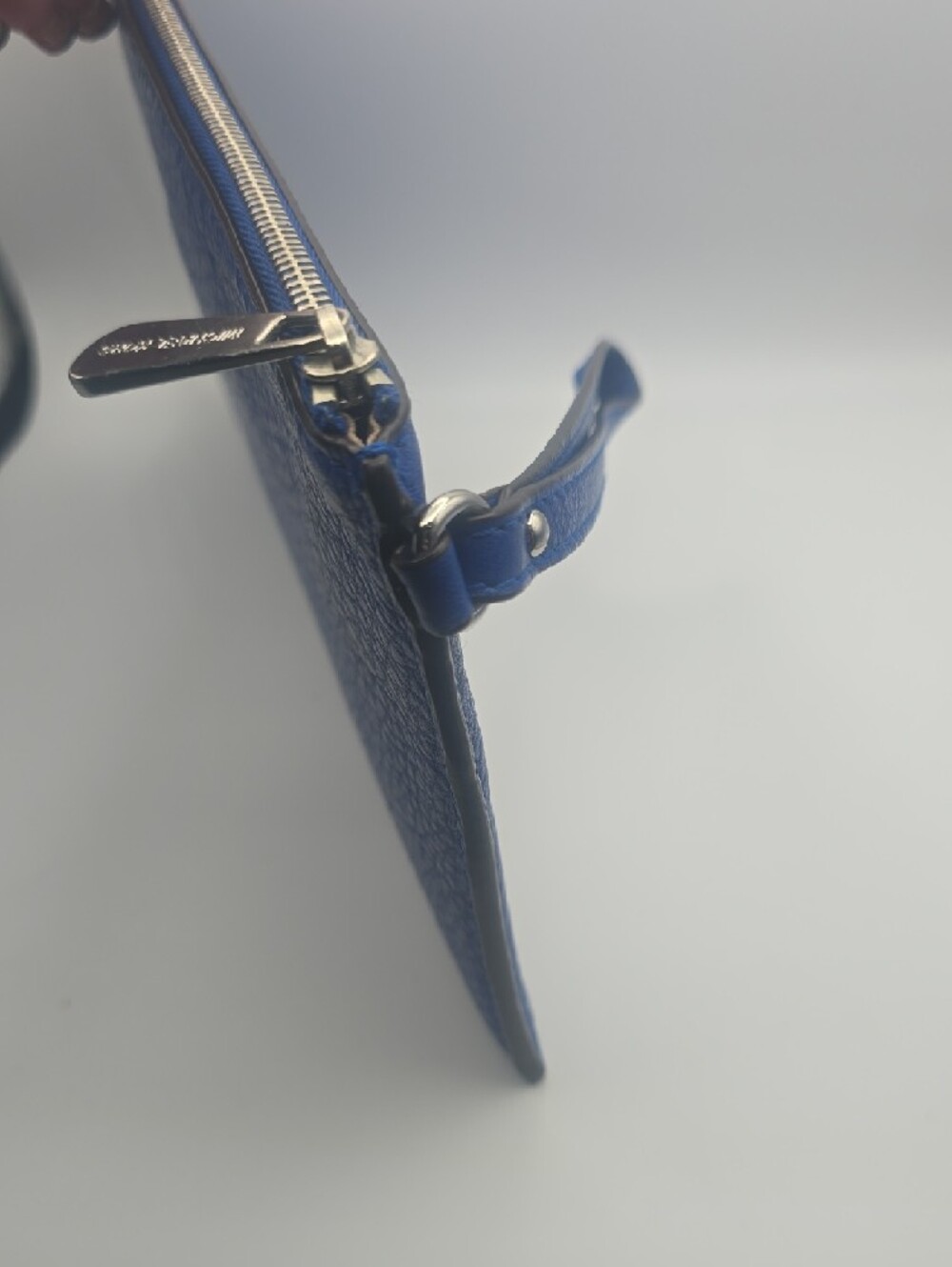 Michael Kors Cobalt Blue W/ Silver Pebbled Leather Wristlet/Phone Holder (EUC)๐ - Picture 4 of 10
